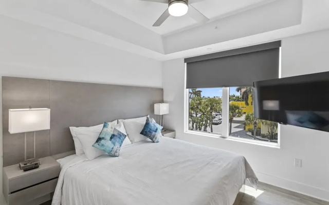 2 Bedrooms Executive Suite with balcony and with ocean view