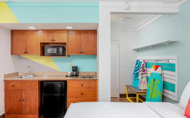Deluxe room with pool view