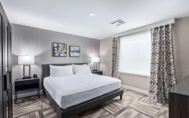 Presidential Double Suite with pool view