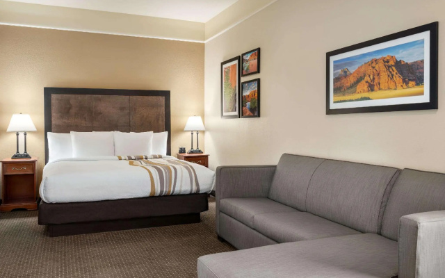 1 Bedroom Double Family Suite with pool view
