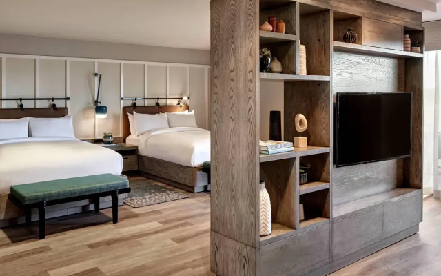 Executive Quadruple Suite with golf view