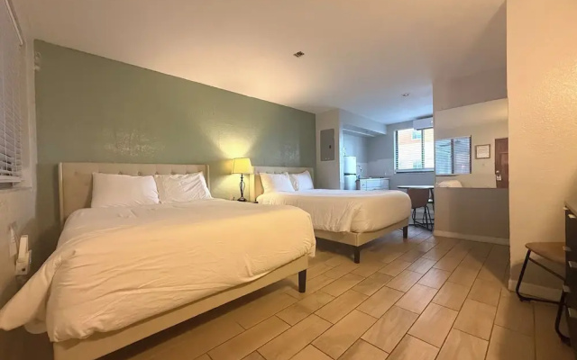 Standard room with pool view