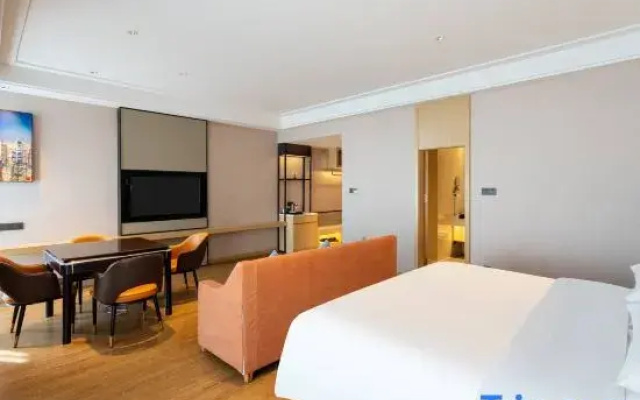 Deluxe Double room with city view