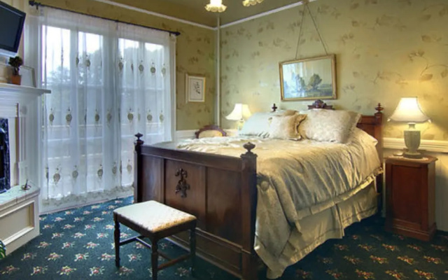 Standard Double room with city view