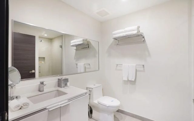 2 Bedrooms Luxury Apartment with balcony