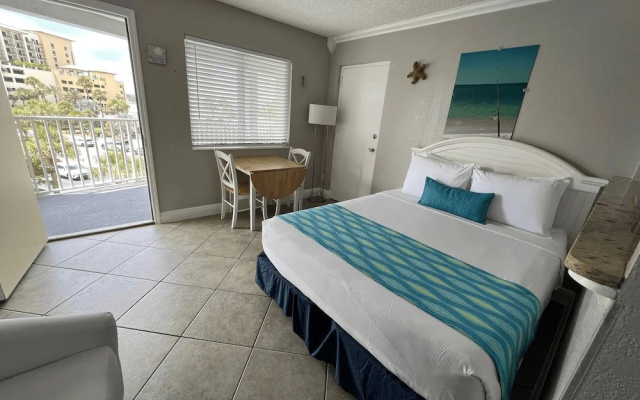 Standard room with pool view