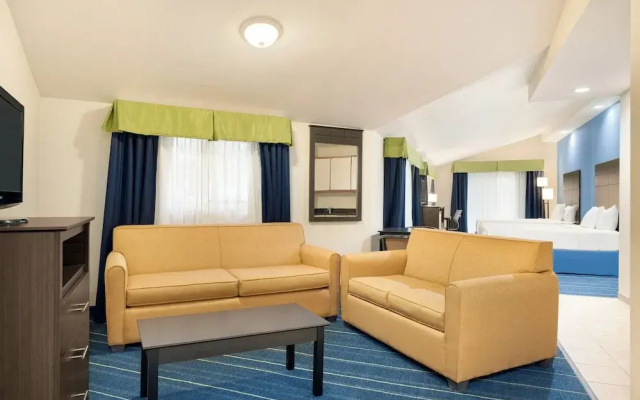 Deluxe Quadruple Suite