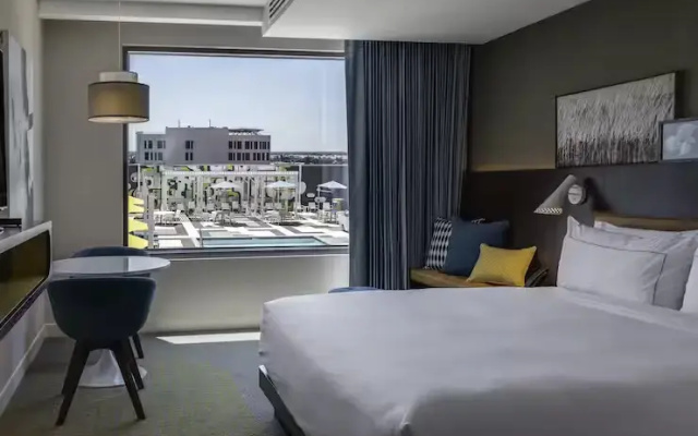 Standard room with pool view