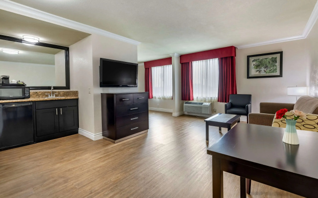 Double Suite