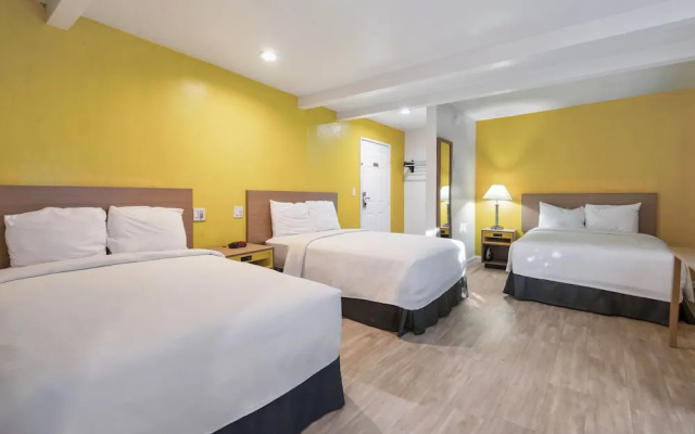Standard Triple room