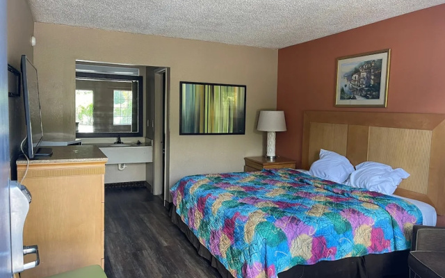 Economy room