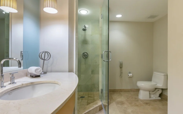 2 Bedrooms Luxury Suite with balcony and with partial ocean view