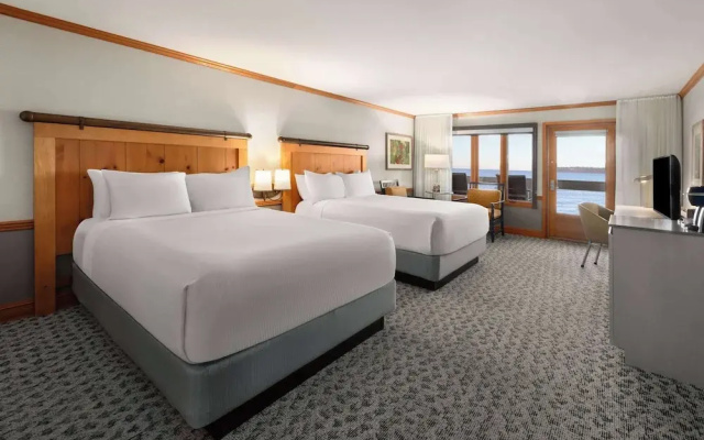 Premier Quadruple room with balcony and with water view