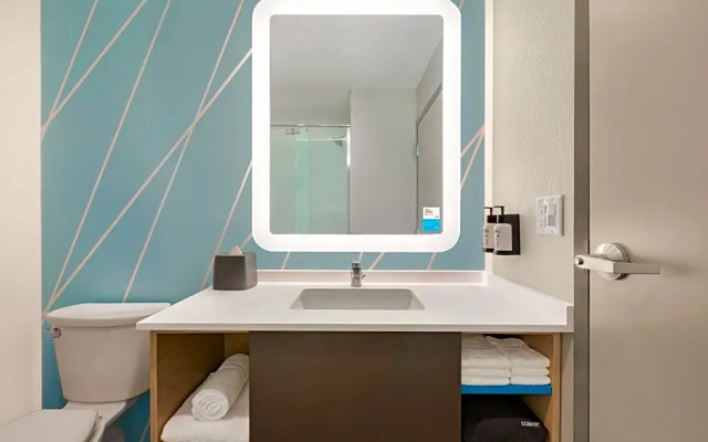Standard Quadruple room with city view
