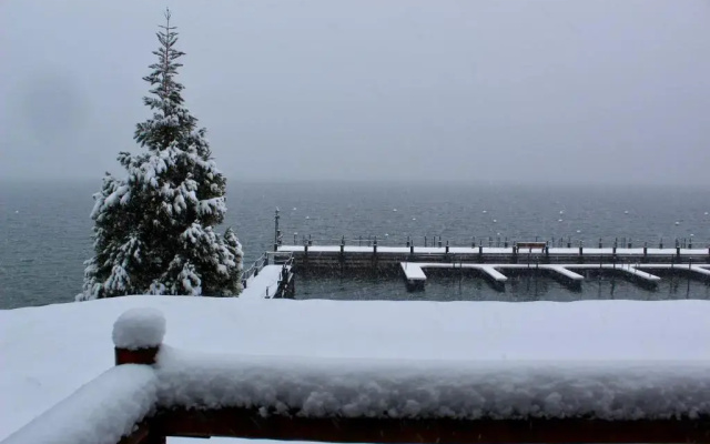Standard Quadruple room with lake view