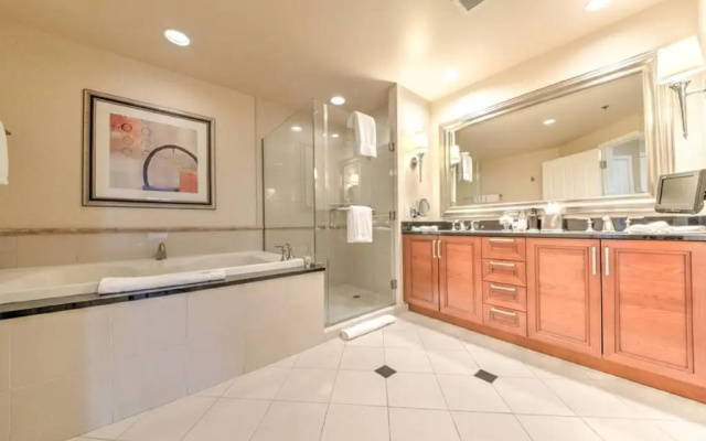 Deluxe Penthouse Suite with balcony and with city view