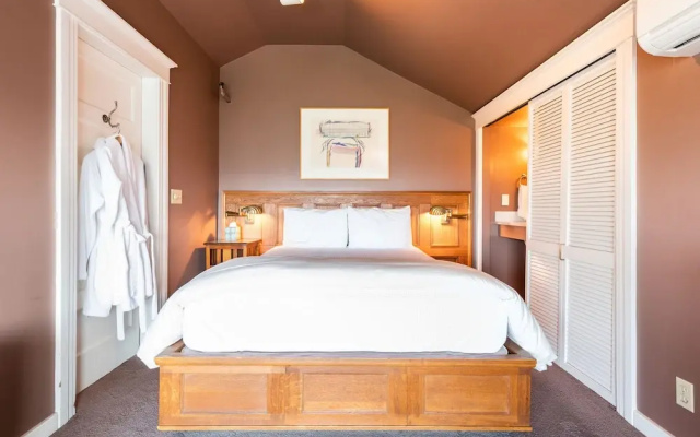 Deluxe Double room with city view