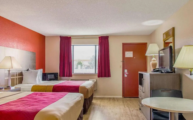 Deluxe Quadruple Basement room