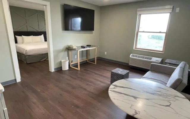 1 Bedroom Suite