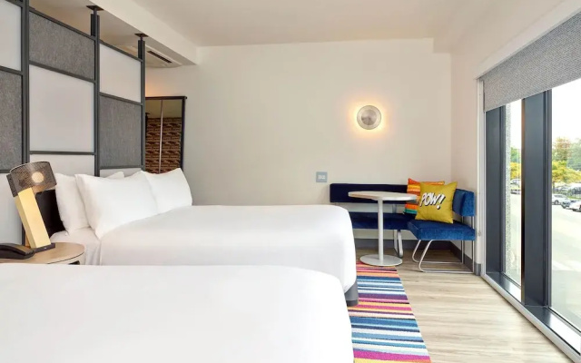 Deluxe Quadruple room with city view