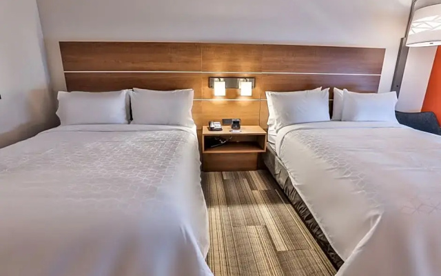 1 Bedroom Quadruple Suite
