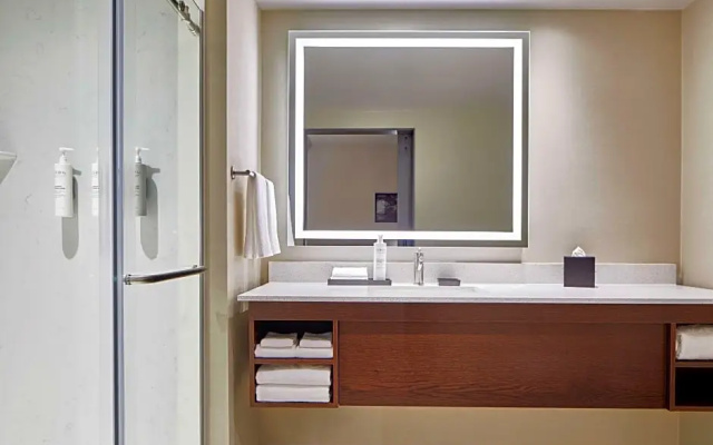 Suite with city view