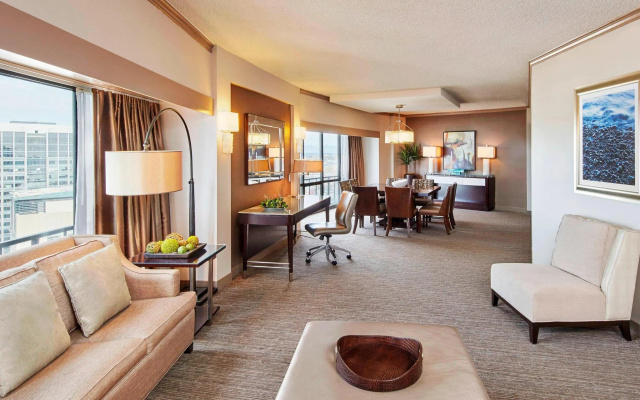 1 Bedroom Luxury Sextuple Suite