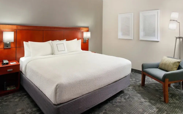 1 Bedroom Suite with courtyard view