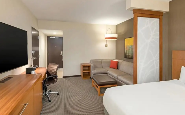Double Broad Street Suite
