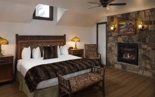 Deluxe Suite
