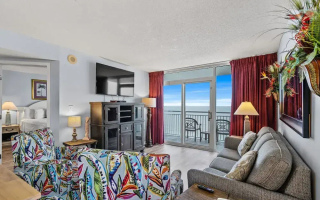 3 Bedrooms Deluxe room oceanfront