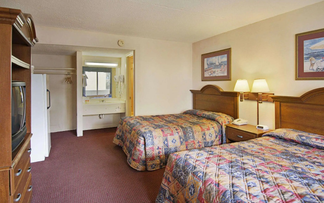 Standard Quadruple Basement room with ocean view