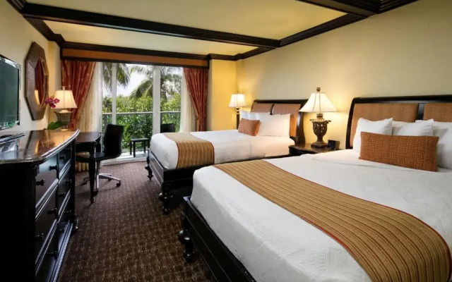 Standard Quadruple room with partial ocean view