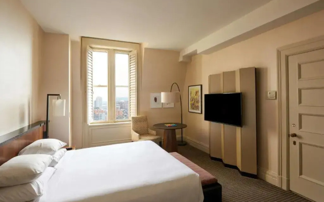 Standard room with city view