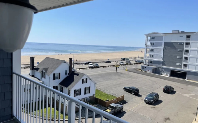 Standard Quadruple room with balcony and with partial ocean view