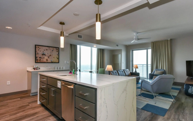 2 Bedrooms Suite with balcony and oceanfront