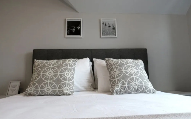 Deluxe Double room with partial ocean view