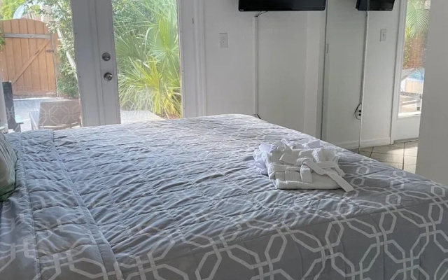 1 Bedroom Cottage with bay view