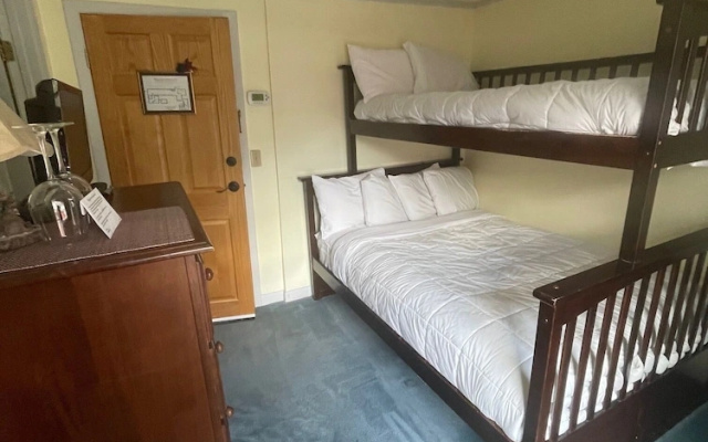 Quintuple Apartment