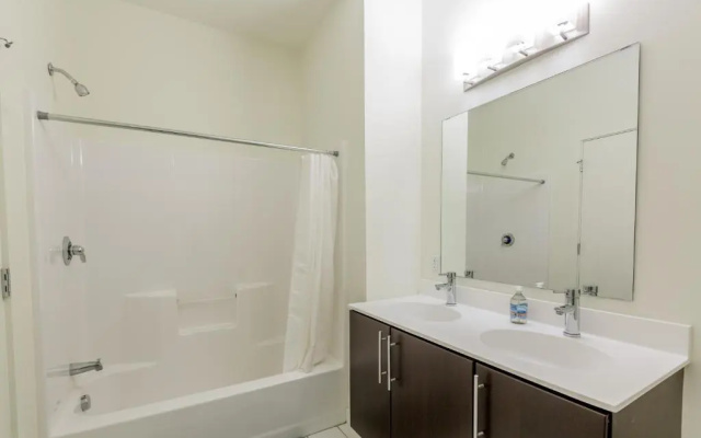 2 Bedrooms Apartment