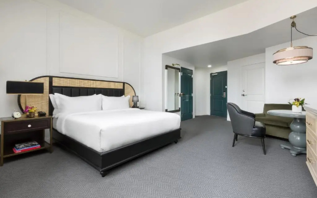 Deluxe Double room with city view