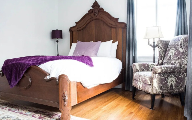 Standard room with courtyard view