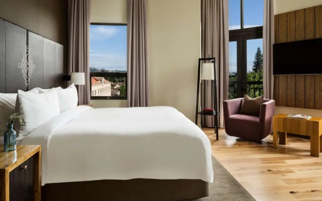 Double room with city view