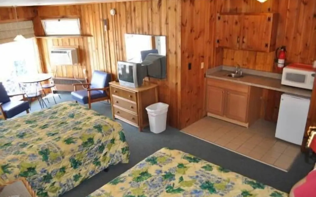 Deluxe Quadruple room with balcony and with partial ocean view