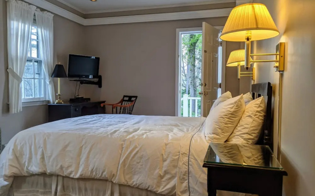 Standard Double Basement room