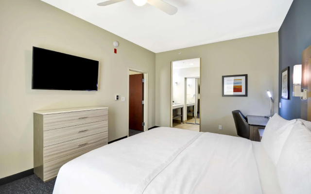 Mobility / Hearing Accessible tub Double Suite