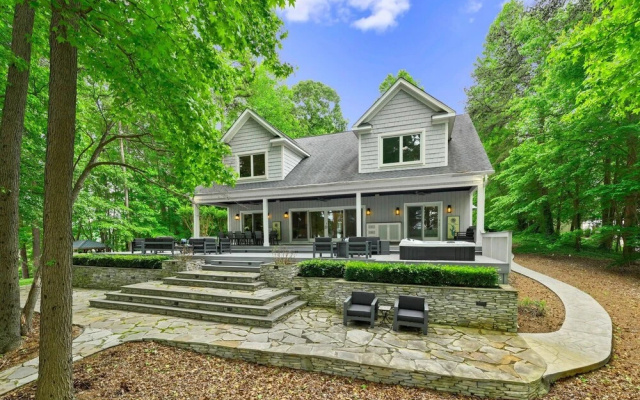 Grand Cottage