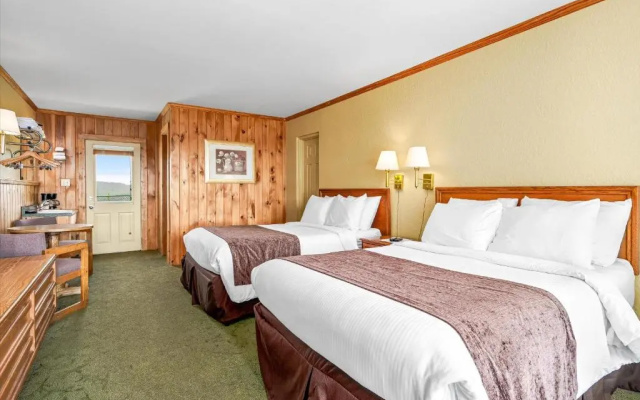Deluxe Quadruple room with mountain view