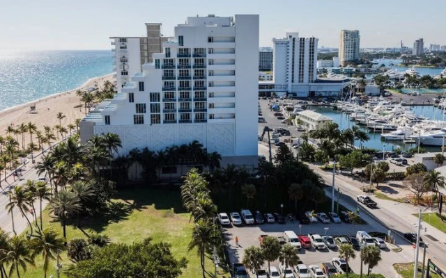 Standard Quadruple room oceanfront
