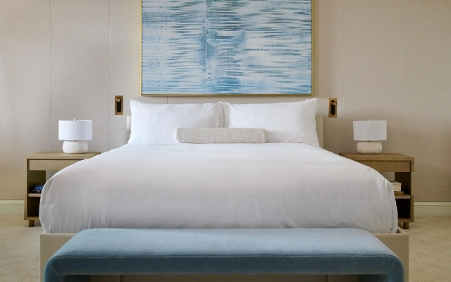 1 Bedroom Deluxe Double Suite with balcony and with harbour view